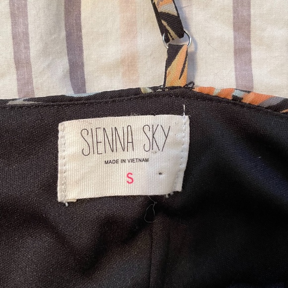 Sienna Sky, Leaf Print Romper - Size S - Picture 5 of 5